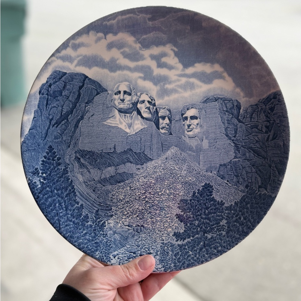 Blue and white Mount Rushmore Decorative Plate